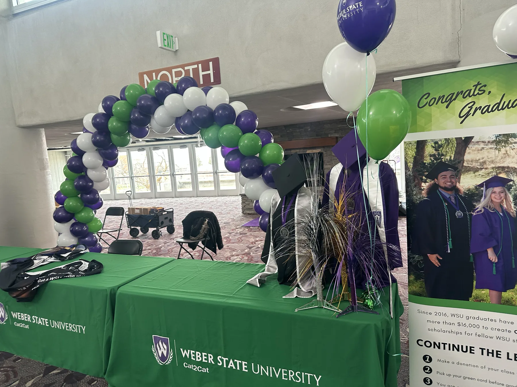 Weber State balloon arch and bouquets
